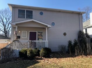 116 Richards St #B, Geneva, IL 60134