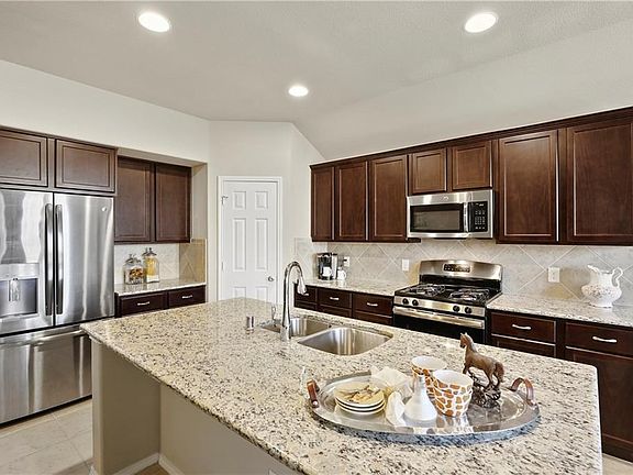 4th image of 428 High Desert Dr
