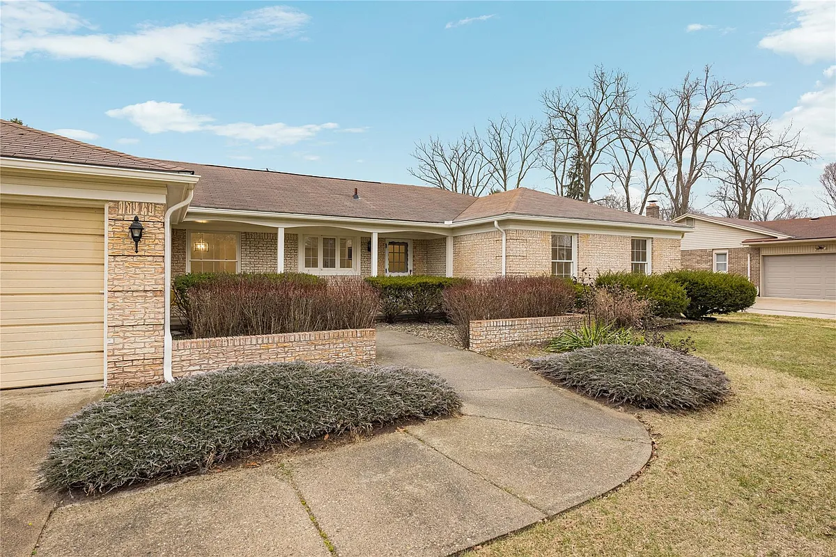 Building Photo - 28977 Lake Park Dr