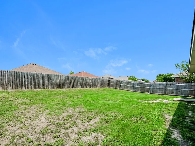 306 Olivia Ln — Photo 16