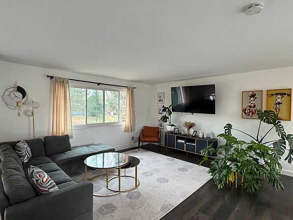 5th image of 1083 E Fremont Cir N