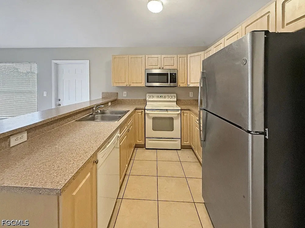 3 bed, 2.0 bath, 1134 sqft, $1,400 — Photo 3