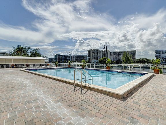 5th image of 3000 S Ocean Drive #212