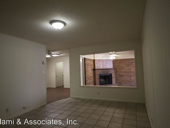 5th image of 1828 Westchester St