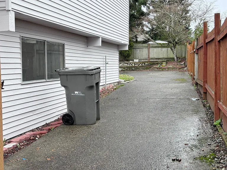1622 Lake Youngs Way SE — Photo 16