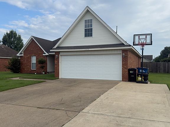 3rd image of 1505 Ashwood Dr