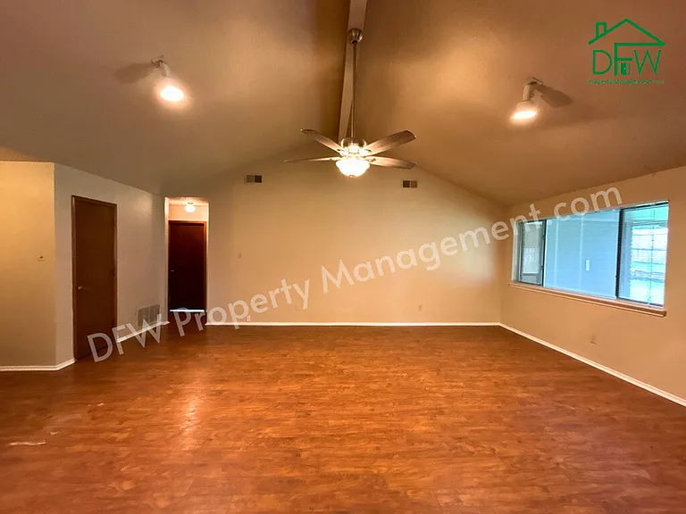 2412 Amber Hill Ln — Photo 48