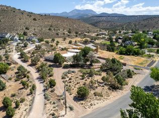 1122 W Diamond Valley Dr, Saint George, UT 84770