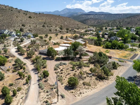 1122 W Diamond Valley Dr, Saint George, UT 84770