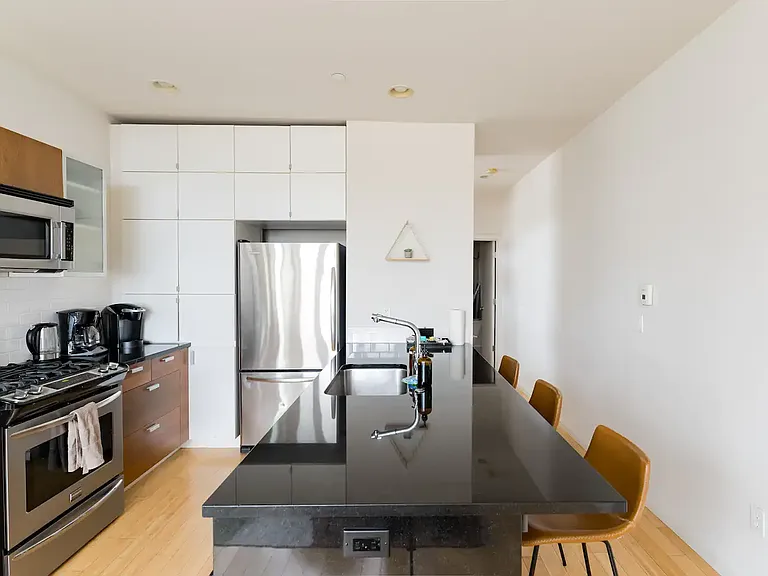 411 Summit Ave E #A — Photo 11