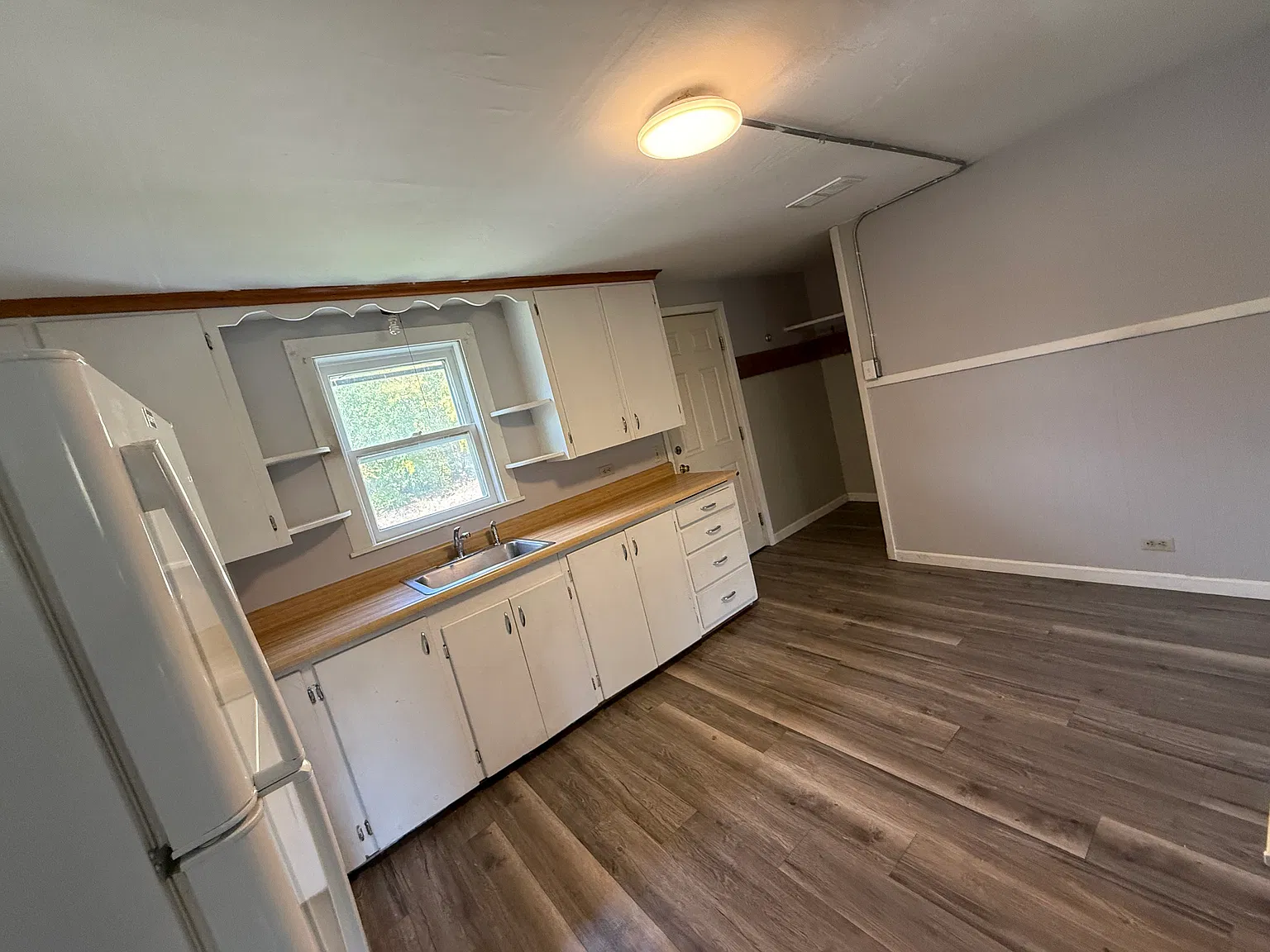 1 bed, 990 sqft, $1,000 — Photo 4