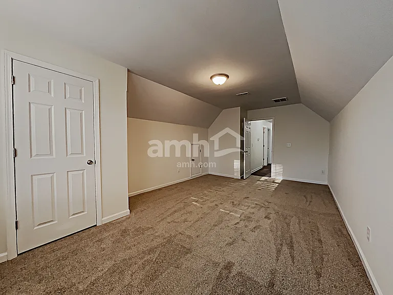 149 Sawhorse Dr — Photo 8