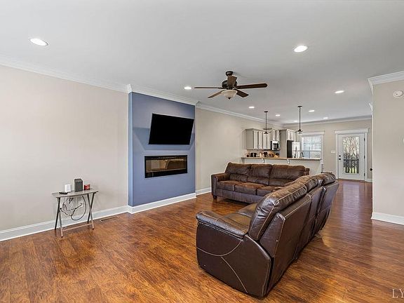 3rd image of 68 Mallard Ln