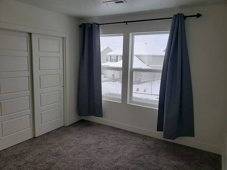 1033 S Vine St — Photo 37