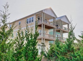 208 Dolphin St, Surf City, NC 28445