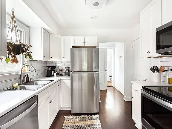 4th image of 6022 Paseo Blvd