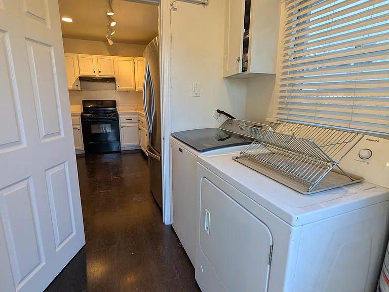 849 N West Knoll Dr — Photo 31