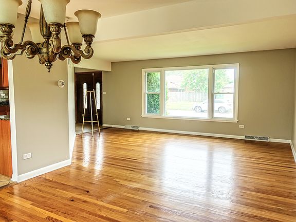 4th image of 16644 Greenwood Ave