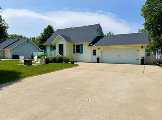 906 S Martin St, Fergus Falls, MN 56537