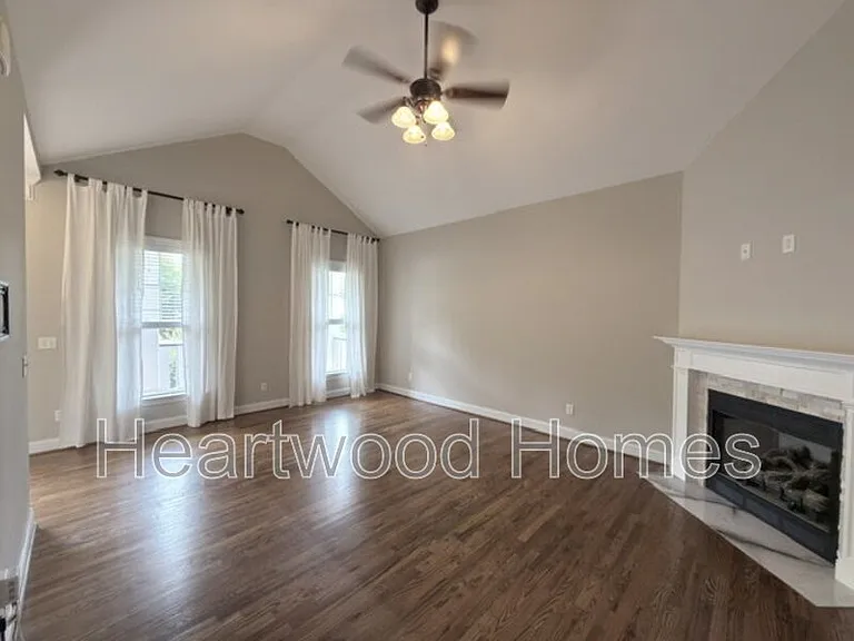 432 Jackson Ave — Photo 4
