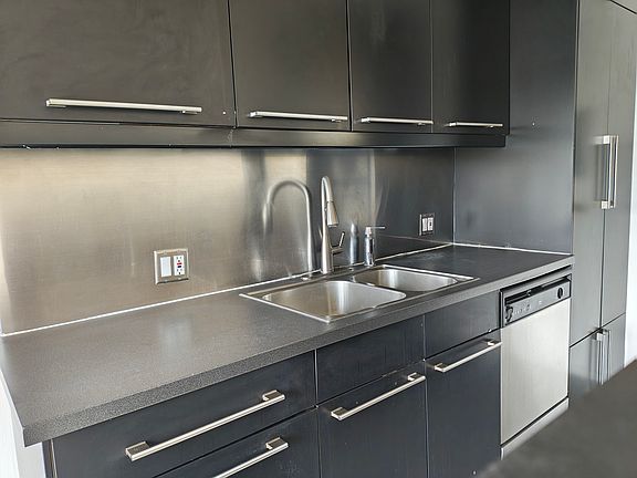 4th image of 252 3rd Ave #252