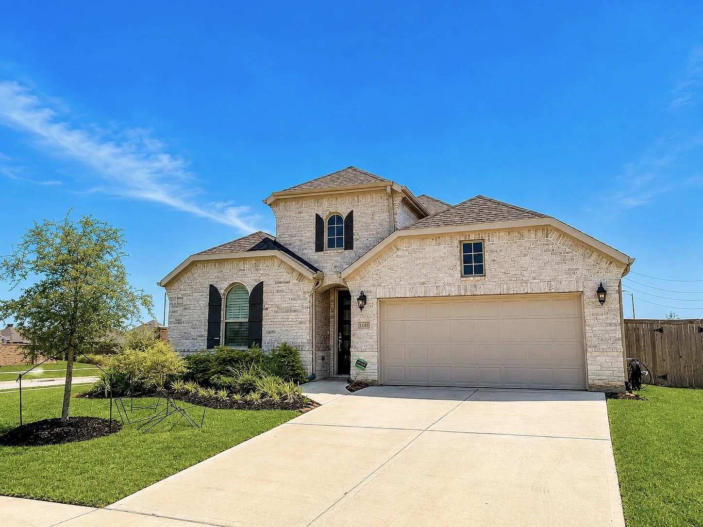 4 bed, 3.5 bath, 2591 sqft, $3,200 — Photo 2