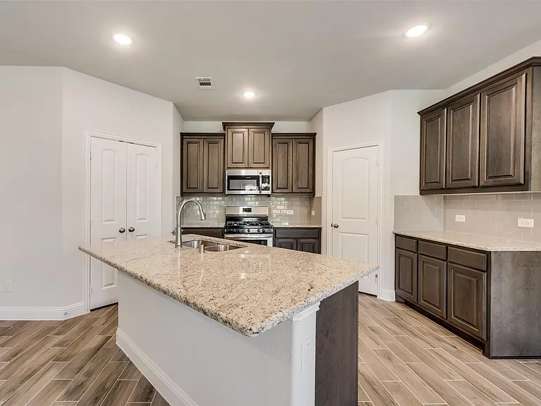 4008 Gray Wolf Dr — Photo 8