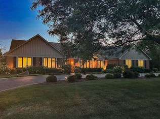 2022 Abbotsford Dr, Inverness, IL 60010