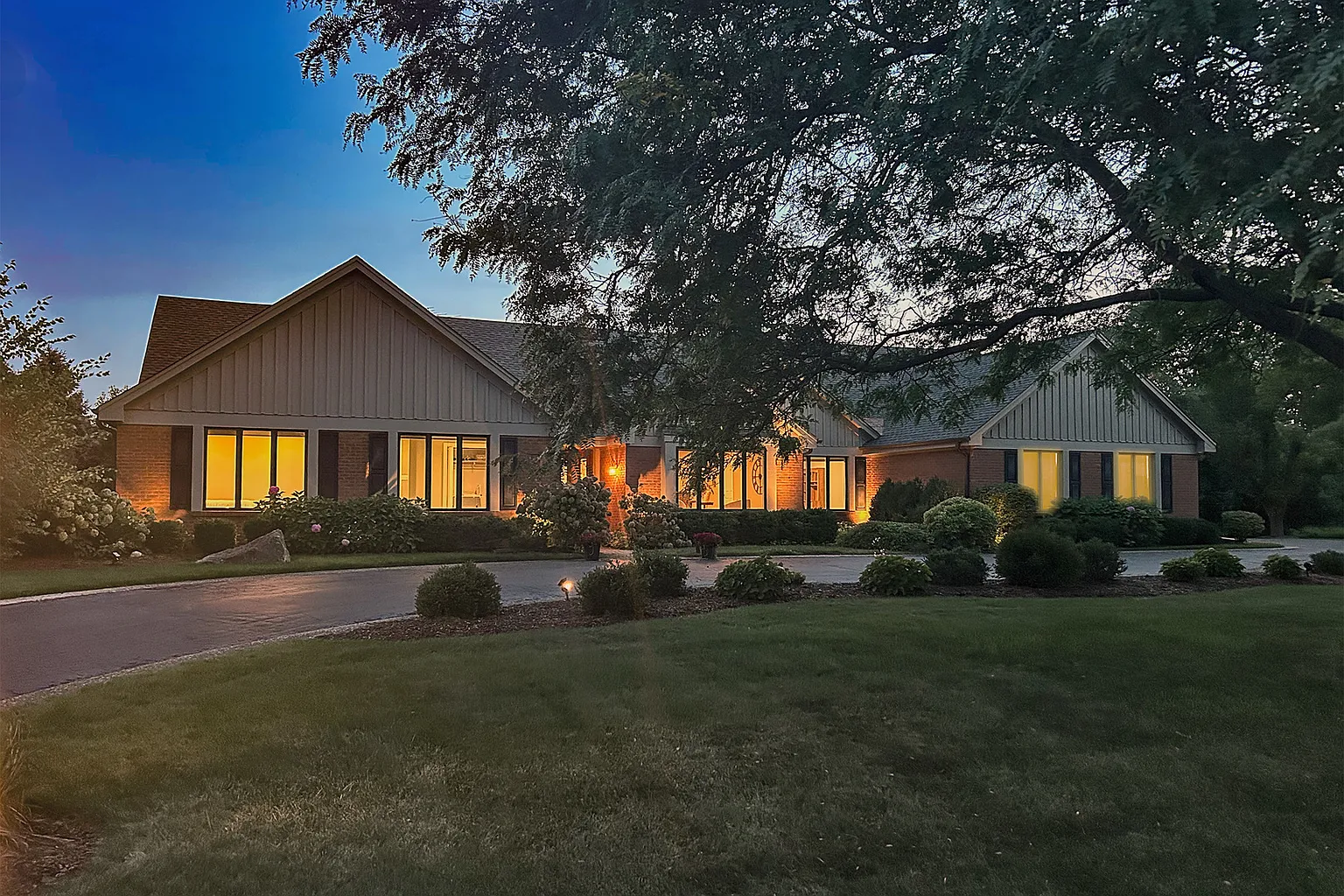 2022 Abbotsford Dr photo 1