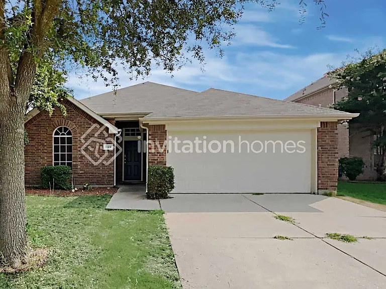 1120 Melrose Dr — Photo 1