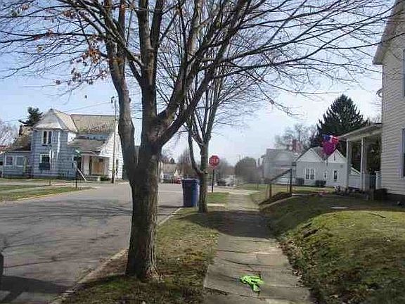 Exterior Neighborhood (street photo)