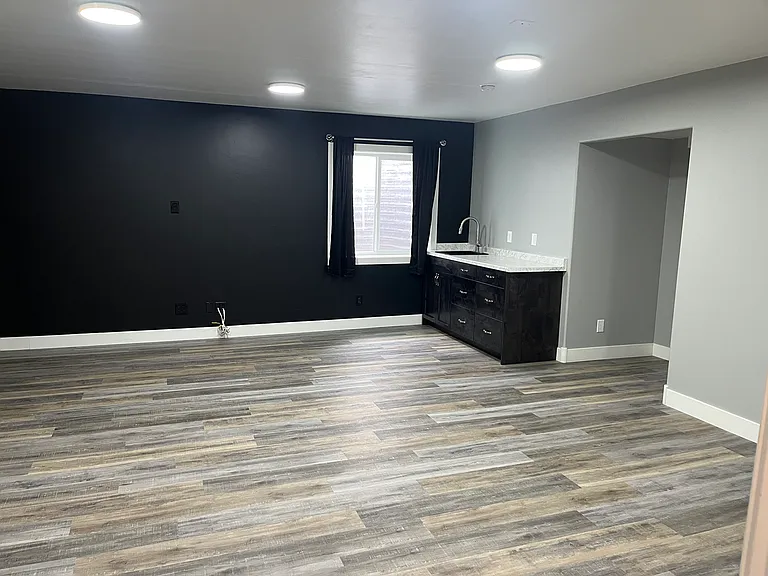 685 W Roxbury St — Photo 13