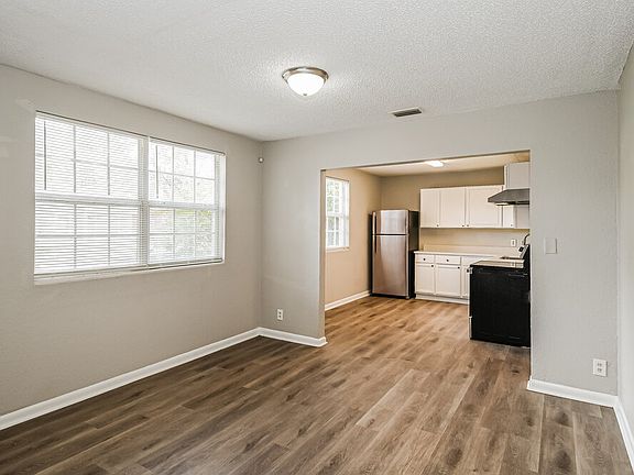 5th image of 2332 W 17th St