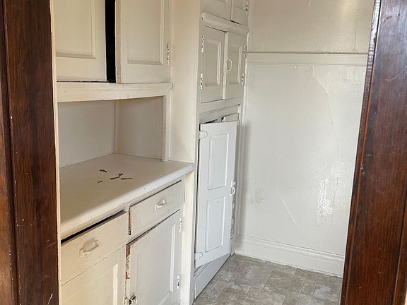 2nd image of 3576 N Oakland Ave #7