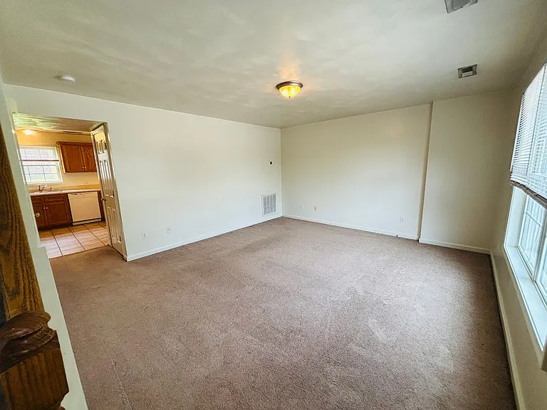 715 E Main St — Photo 2