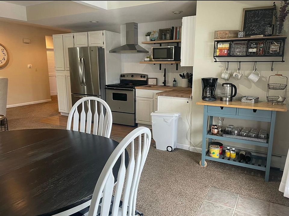 Kitchen & dining area