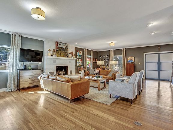 5th image of 301 Tanglewood Dr