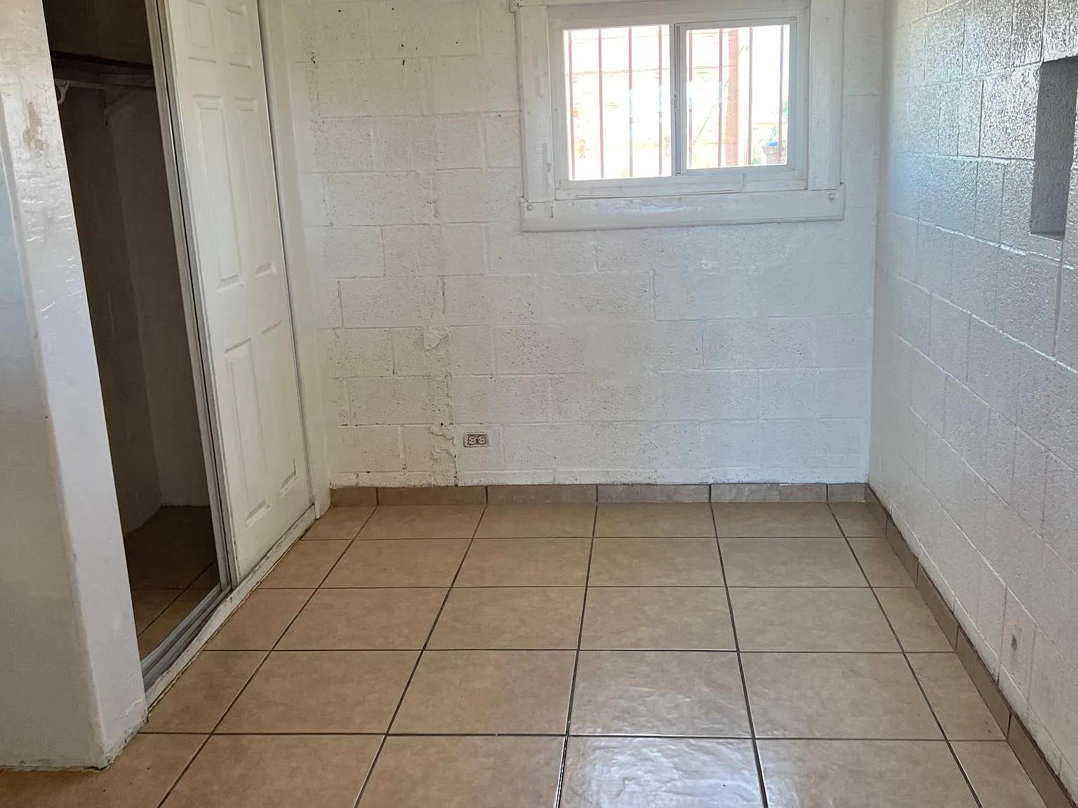 524 W Frontier St — Photo 3