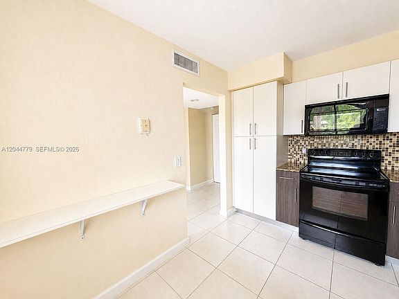 4th image of 405 Lakeview Dr APT 202