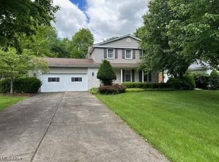 1614 Rose Hedge Dr, Poland, OH