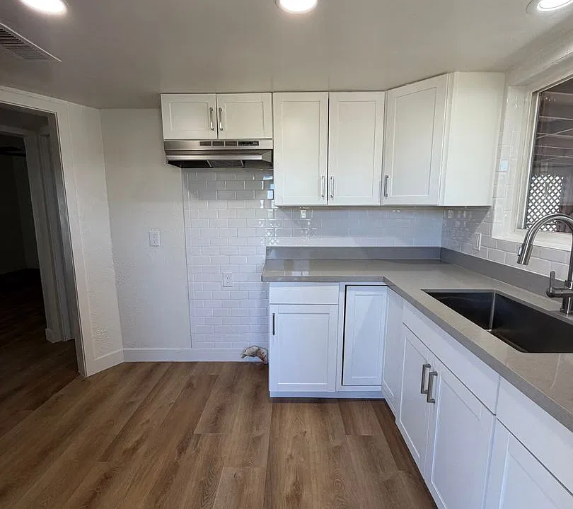 100- 811 Woodrow Ave