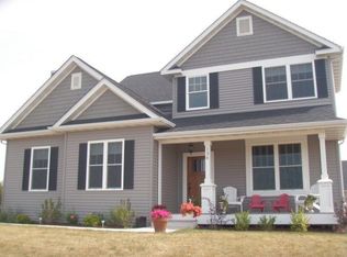 136 Trail Ln, Williams Bay, WI 53191