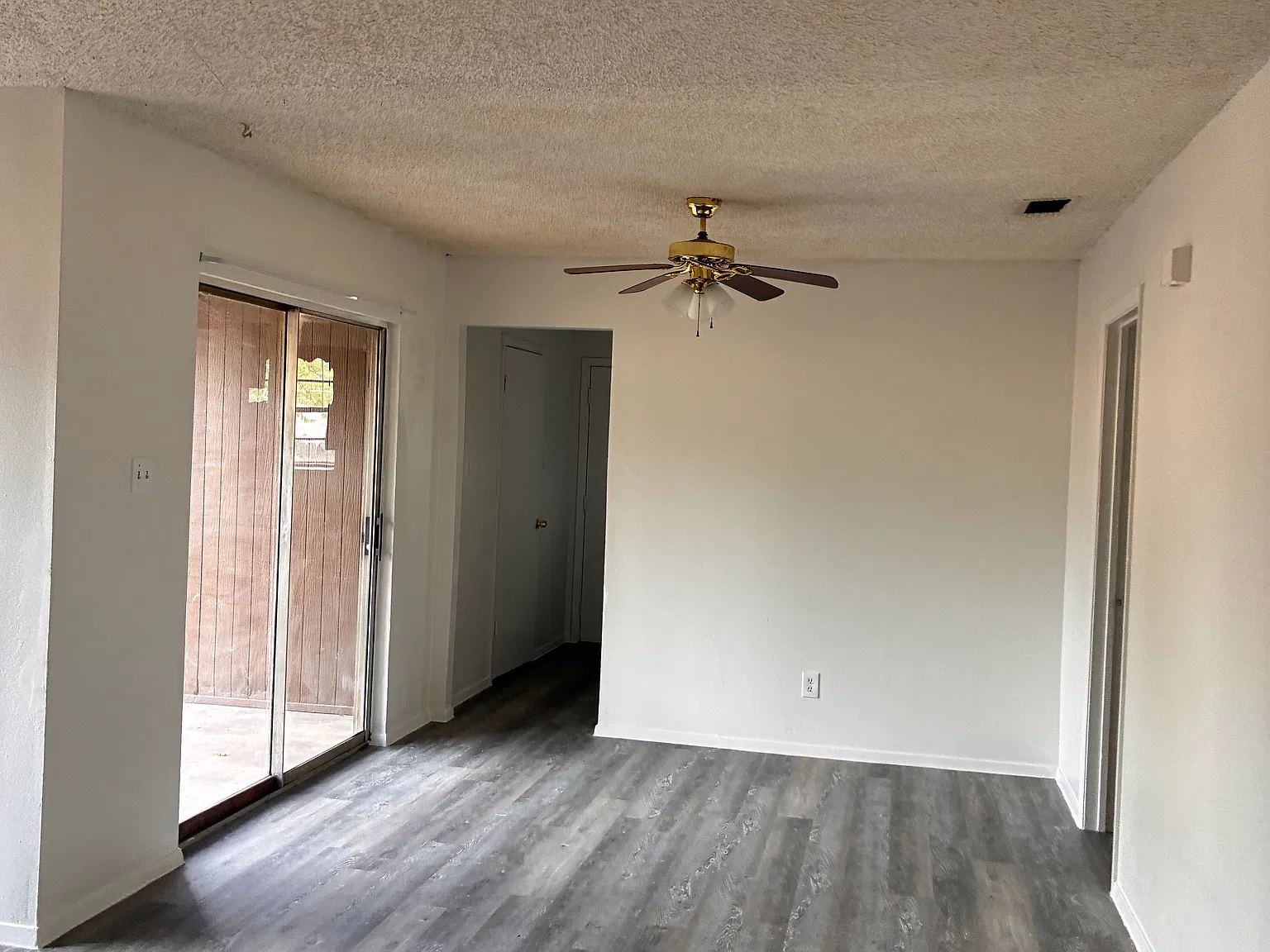 3 bed, 1200 sqft, $1,375 — Photo 4