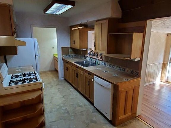 3rd image of 1806 Cherry Orchard Dr