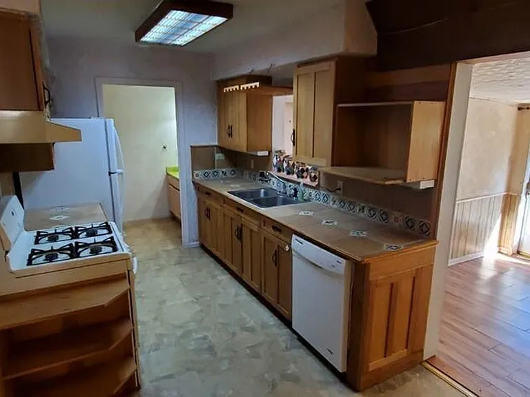 1806 Cherry Orchard Dr — Photo 3