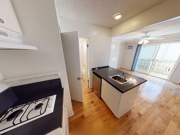 3rd image of 861 Bringham Ave #15