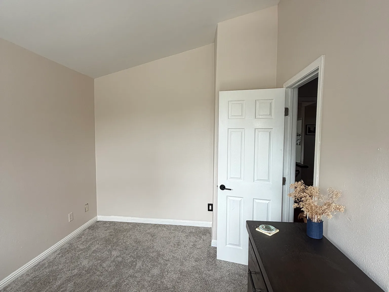 4 bed, 2188 sqft, $5,500 — Photo 2