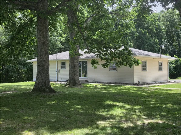 569 County Road 1225n, Sullivan, IL 61951