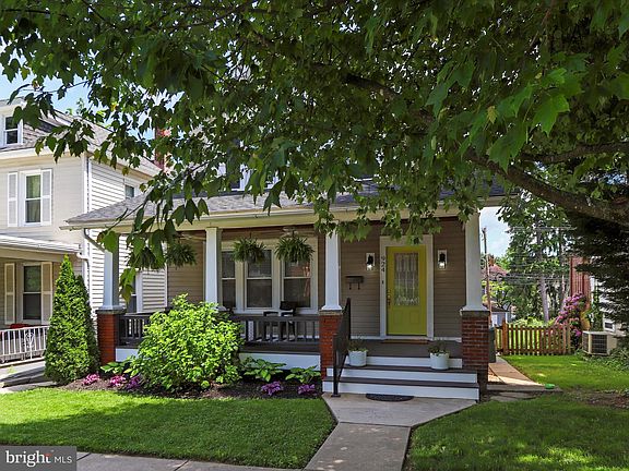 4th image of 924 Mulberry Ave