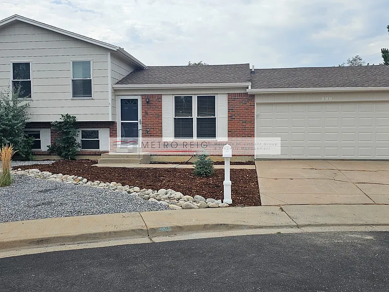 890 Lilac St — Photo 1
